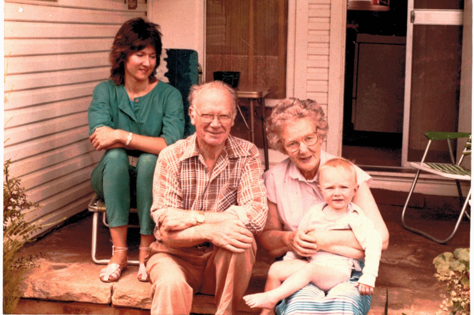 (1984) Mum,dad,Joe,Annie